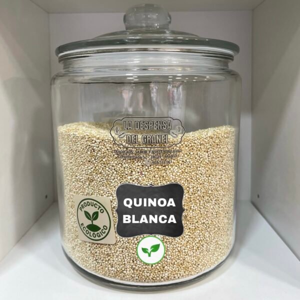 Quinoa Blanca Origen: Andes (Perú, Bolivia, Ecuador). Propiedades: Rica en proteínas completas, hierro, magnesio, fibra y aminoácidos esenciales. Beneficios: • Ayuda a mantener energía estable • Fácil digestión • Sin gluten • Ideal para deportistas por su perfil proteico Cómo consumirla: Lavada y cocida 15 min. Perfecta para ensaladas, salteados, buddha bowls o como sustituto del arroz.