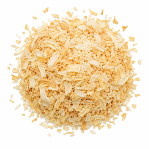 La cebolla en escamas se obtiene mediante deshidratación de cebolla fresca, conservando su sabor característico y su aroma concentrado. Su presentación en escamas permite una fácil dosificación y una integración uniforme en platos sin necesidad de picar o sofreír. Es un ingrediente muy versátil, usado tanto en cocina doméstica como profesional, y es excelente para preparar infusiones especiadas que combinen vegetales y hierbas, aportando un aroma intenso y natural.