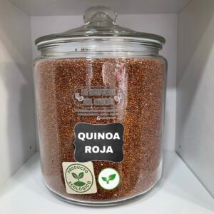 D7BB4E00-04EA-4177-B270-86403A947147 Quinoa Roja Origen: Andes. Propiedades: Más crujiente y con más fibra que la blanca. Color intenso por antioxidantes. Beneficios: • Aporta saciedad • Refuerza el sistema digestivo • Mantiene mejor la forma al cocinar Cómo consumirla: Igual que la blanca. Ideal para ensaladas frías porque queda más firme.