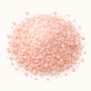 La sal rosa gruesa del Himalaya es una sal mineral natural extraída de antiguas minas situadas en la cordillera del Himalaya. Sus cristales de gran tamaño conservan su estructura natural y su característico color rosado, resultado de su contenido en minerales y oligoelementos. Gracias a su grano grueso, es perfecta para utilizar en molinillos, asados, parrillas y recetas donde se busca una textura crujiente y un toque final decorativo. También se emplea tradicionalmente en preparaciones funcionales e infusiones minerales, en pequeñas cantidades.