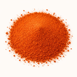 El Tikka Masala es una mezcla de especias muy popular en la cocina india y británica, utilizada principalmente para platos de pollo o vegetales en salsas cremosas. Contiene normalmente pimentón, cúrcuma, comino, cilantro, jengibre, cardamomo, clavo y pimienta, creando un perfil aromático cálido y ligeramente picante. Su formato en polvo permite una integración rápida y uniforme en guisos, currys y marinados, aportando profundidad de sabor y color intenso. También se puede incorporar en pequeñas cantidades en infusiones especiadas y funcionales, liberando aromas cálidos y reconfortantes.