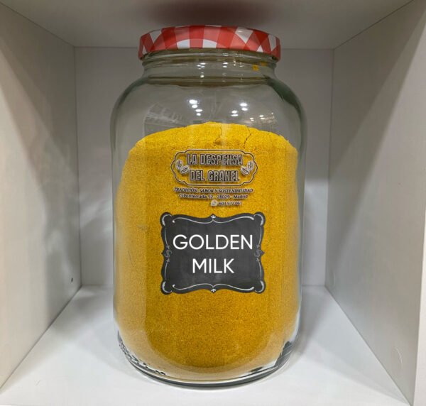 El Cúrcuma Latte Eco, también llamado Leche Dorada o Golden Milk, es una mezcla ecológica reconfortante y aromática. Combina cúrcuma ecológica (32%), harina de coco, canela, jengibre y pimienta negra. De sabor suave, especiado y naturalmente equilibrado. Ideal para preparar bebidas calientes llenas de bienestar. Perfecta para momentos de calma y cuidado diario.