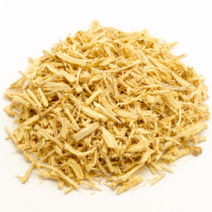 El ginseng es una raíz ampliamente utilizada en distintas tradiciones, conocida por su sabor intenso y su uso en preparaciones herbales de carácter más concentrado. En LA DESPENSA DEL GRANEL seleccionamos ginseng en raíz cortada, cuidadosamente secado para conservar su aroma y facilitar su preparación en decocción, la forma más habitual de consumo. Al prepararlo, ofrece una bebida de sabor terroso, ligeramente amargo y persistente, con un perfil profundo que lo diferencia de otras infusiones más suaves. Es una raíz que suele utilizarse de forma ocasional y en pequeñas cantidades dentro de rutinas tradicionales. Puede combinarse con otros ingredientes como el Jengibre o la miel para suavizar su sabor y aportar matices más cálidos.