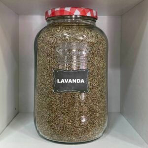 Aroma Mediterráneo que Relaja y Perfuma Las flores de lavanda desprenden un aroma floral intenso y natural, muy apreciado por sus propiedades relajantes. Son ideales para preparar infusiones, perfumar armarios o elaborar remedios y preparados naturales tradicionales.