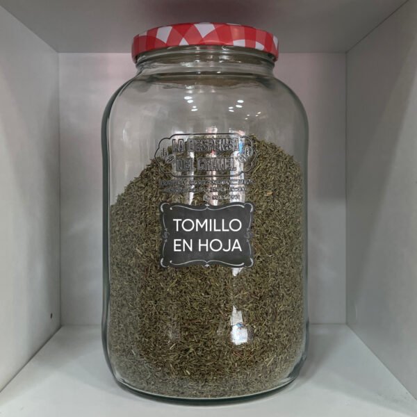 Intenso, cálido y ligeramente balsámico: el secreto de los guisos con carácter. Hojas secas de aroma intenso. Notas herbáceas y cálidas. Sabor profundo y ligeramente balsámico. Realza guisos y estofados. Un clásico mediterráneo indispensable.