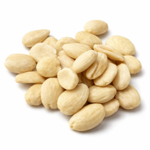 La almendra Marcona pelada cruda es una de las variedades más valoradas por su sabor dulce, su textura tierna y su forma redondeada característica. Al presentarse cruda y sin piel, mantiene intactas sus propiedades nutricionales y resulta especialmente versátil tanto para consumo directo como para repostería y cocina saludable. A diferencia de otros frutos secos, la almendra destaca por su elevado contenido en vitamina E (alfa-tocoferol), un potente antioxidante natural que contribuye a proteger las células frente al daño oxidativo. Este efecto antioxidante ayuda a combatir los radicales libres, asociados al envejecimiento celular y a diversas patologías. Además, aporta minerales como calcio y magnesio, así como vitaminas del grupo B como riboflavina y niacina, nutrientes que intervienen en el metabolismo energético y el funcionamiento normal del organismo. Contiene también fitoesteroles, compuestos vegetales que forman parte de una dieta equilibrada y que se estudian por su papel en el mantenimiento de niveles normales de colesterol. Gracias a su perfil nutricional y su sabor delicado, la almendra Marcona es ideal para consumir sola, en desayunos, ensaladas, cremas de frutos secos o en elaboración de dulces tradicionales y bebidas vegetales. En LA DESPENSA DEL GRANEL la ofrecemos a granel, favoreciendo un consumo responsable y sostenible.