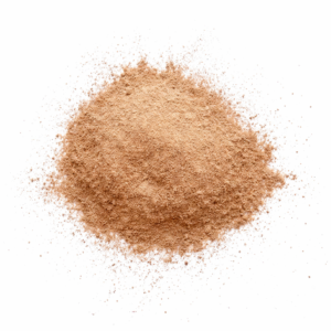 El Chai Latte Especiado es una mezcla aromática y equilibrada de especias y superalimentos, inspirada en el chai tradicional, pero adaptada a un consumo moderno, natural y consciente. Su combinación de azúcar de coco, canela, algarroba, cacao, jengibre, cúrcuma y pimienta negra da lugar a una bebida intensa, reconfortante y llena de sabor. En LA DESPENSA DEL GRANEL elaboramos este chai latte con ingredientes cuidadosamente seleccionados, sin aromas artificiales ni aditivos, pensado para preparar con bebida vegetal o leche caliente. El resultado es una taza cálida, especiada, ligeramente dulce y con notas profundas de cacao y canela, ideal para momentos de pausa, energía suave o disfrute consciente. El jengibre y la cúrcuma aportan carácter y tradición, la pimienta negra realza los sabores, mientras que la algarroba y el cacao envuelven la mezcla con un fondo tostado y redondo. Comprar chai latte a granel permite disfrutar de un producto fresco, sostenible y adaptable a tu gusto. Otros nombres: chai latte natural, chai especiado, mezcla chai a granel, chai latte vegetal, chai cacao.