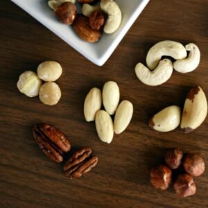 En La Despensa del Granel encontrarás una amplia variedad de frutos secos a granel de alta calidad, ideales para una alimentación saludable y equilibrada. Disponemos de almendras, nueces, avellanas, anacardos, pistachos y cacahuetes, perfectos para consumir al natural, tostados o en tus recetas favoritas. Nuestros frutos secos destacan por su frescura, sabor y textura, conservando todas sus propiedades nutritivas y energía natural. Al venderse a granel, puedes elegir la cantidad que necesites, reducir desperdicios y disfrutar de un producto natural y versátil para el día a día.