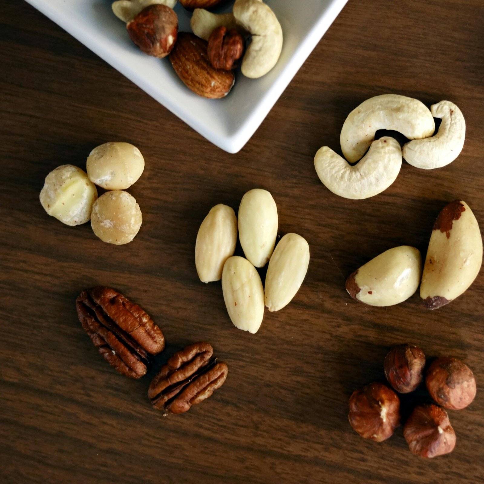 FUTOS SECOS En La Despensa del Granel encontrarás una amplia variedad de frutos secos a granel de alta calidad, ideales para una alimentación saludable y equilibrada. Disponemos de almendras, nueces, avellanas, anacardos, pistachos y cacahuetes, perfectos para consumir al natural, tostados o en tus recetas favoritas. Nuestros frutos secos destacan por su frescura, sabor y textura, conservando todas sus propiedades nutritivas y energía natural. Al venderse a granel, puedes elegir la cantidad que necesites, reducir desperdicios y disfrutar de un producto natural y versátil para el día a día.