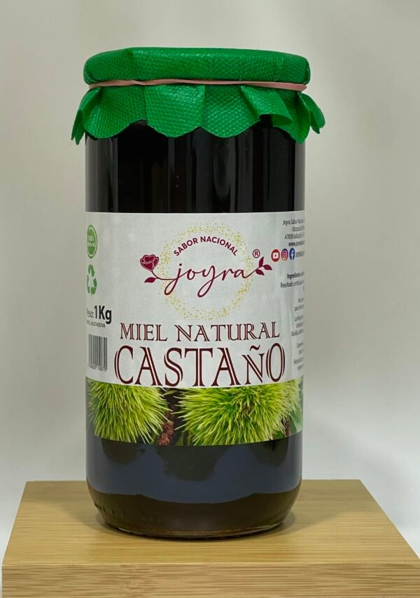 Miel de Castaño Joyra 1kg, intensa y aromática, con matices amargos y sabor robusto. Ideal para infusiones, tostadas o recetas. 100% cruda y natural.