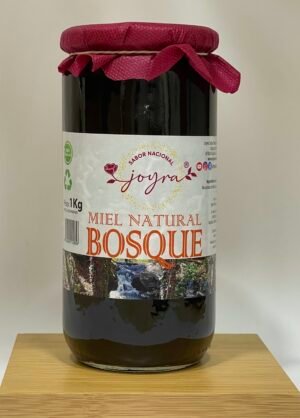 Miel de Bosque Joyra 1kg, intensa y aromática, con matices de madera, pasas y regaliz. Ideal para infusiones, tostadas y recetas. 100% cruda y natural.