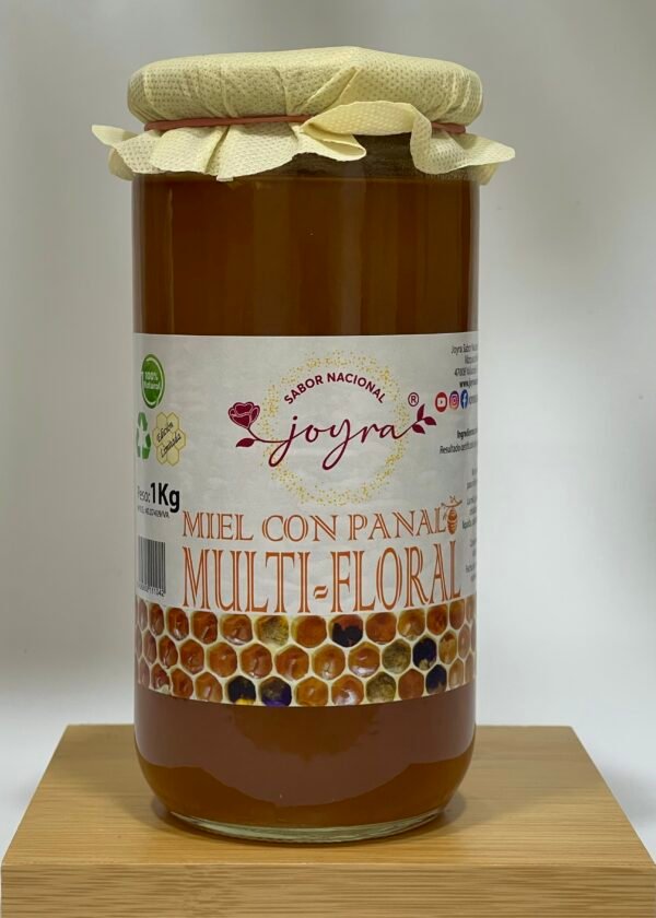 Dulzura Natural con un toque auténtico Miel Joyra Multifloral con Trozos de Panal 100% Pura y de Origen Nacional, 100% natural y cruda. Sabor floral complejo y textura crujiente de panal. Ideal para infusiones, tostadas y recetas especiales. ✔ 100% miel pura ✔ Sin azúcares añadidos ✔ Sin conservantes ✔ Producto natural ✔ Formato ahorro 1kg
