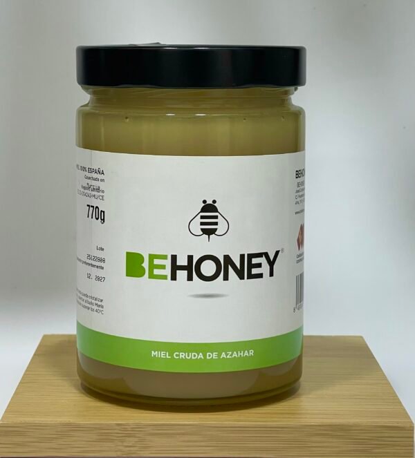 Dulzura Floral con Aroma Mediterráneo Miel BeHoney de Azahar Pura y Nacional, cruda y 100% natural, con sabor delicado a cítricos y aroma floral. Perfecta para infusiones, tostadas y recetas saludables. ✔ 100% miel pura ✔ Sin azúcares añadidos ✔ Sin conservantes ✔ Producto natural ✔ Formato 770g
