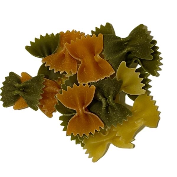 Color, diversión y sabor en cada bocado Colores vivos y alegres en cada lazo. Textura firme y agradable al dente. Sabor suave y equilibrado. Perfecta para ensaladas y platos creativos. Un básico divertido y tradicional en tu cocina.