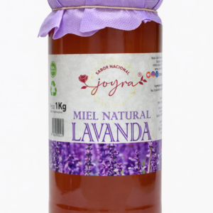 La Miel Joyra Lavanda 100% Pura y de Origen Nacional es un auténtico tesoro aromático que combina la dulzura natural de la miel con el delicado perfume floral de la lavanda, recolectada en entornos naturales de España. De color ámbar claro y brillante, su aroma suave y envolvente despierta los sentidos desde el primer instante. Cada cucharada ofrece un sabor delicado y ligeramente floral, equilibrado y armonioso, perfecto para disfrutar sola, endulzar infusiones o añadir un toque especial a postres y recetas creativas. Miel 100% cruda y natural, cuidadosamente seleccionada para conservar toda su pureza, nutrientes y autenticidad.