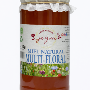 La Miel Multifloral Joyra 1kg es la expresión más pura de la biodiversidad floral española. Elaborada a partir del néctar recolectado por las abejas en diversas flores silvestres, cada cucharada ofrece un sabor equilibrado, dulce y ligeramente aromático, con matices que varían suavemente según la floración de la temporada. De color ámbar brillante y textura suave y fluida, esta miel envuelve el paladar con una dulzura natural y redonda, convirtiéndose en una opción versátil para el día a día. Ideal para endulzar infusiones, acompañar tostadas, yogures o aportar un toque especial a recetas dulces y saladas, es un producto 100% crudo y natural, cuidadosamente recolectado para conservar todas sus propiedades y su autenticidad.
