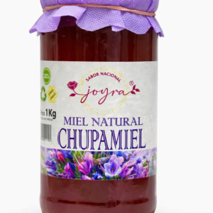 La Miel de Chupamiel Joyra 1kg es una miel delicada y única, elaborada a partir del néctar de las flores de lengua de buey en plena floración. De color ámbar claro y aroma floral sutil, cada cucharada ofrece un sabor dulce con suaves matices de manzanilla y caramelo de limón que acarician el paladar. Su textura fluida y cremosa, junto a su lenta cristalización, permite disfrutar de toda su pureza durante más tiempo, convirtiéndola en una opción perfecta para endulzar infusiones, tostadas o recetas especiales, ofreciendo una experiencia natural, aromática y cuidadosamente elaborada en cada frasco.