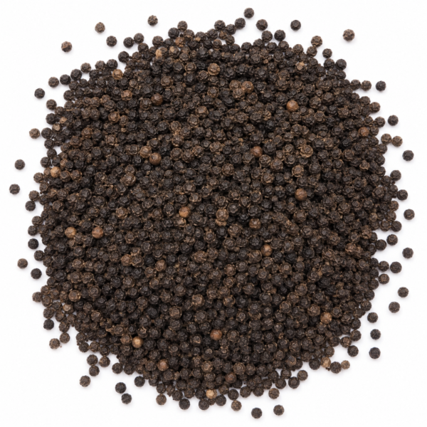 La pimienta negra en grano es una de las especias más valoradas en cocina por su potencia aromática y su capacidad de transformar cualquier plato. Procedente del fruto seco del Piper nigrum, se recolecta antes de su maduración completa y se seca de forma natural, obteniendo su característico color oscuro y aroma intenso. En LA DESPENSA DEL GRANEL seleccionamos granos enteros de alta calidad, firmes y aromáticos, ideales para moler al momento. Al triturarse, liberan aceites esenciales que aportan un picante cálido, profundo y ligeramente terroso, mucho más fresco y potente que la pimienta ya molida. Es imprescindible en carnes, pescados, verduras, caldos, legumbres y salsas, y base fundamental en mezclas de especias como curry, masala o adobos tradicionales. Comprar pimienta negra en grano a granel permite conservar mejor su frescura, ajustar cantidades y disfrutar de una especia pura y natural.