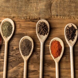 En La Despensa del Granel te ofrecemos una cuidada selección de especias a granel de alta calidad, pensadas para realzar el sabor y el aroma de tus recetas. Encuentra especias molidas, en hoja, currys, condimentos y hierbas aromáticas, ideales para cocina tradicional e internacional. Nuestros productos son frescos, naturales y te permiten comprar solo la cantidad que necesitas, reduciendo desperdicios. Descubre sabores auténticos, mezclas gourmet y especias esenciales para disfrutar de una cocina llena de matices.