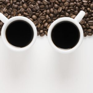 En La Despensa del Granel, en Madrid, seleccionamos cafés 100% arábicos premium procedentes de Etiopía, Kenia, Honduras, Perú, Costa Rica y Colombia. Cada origen aporta un perfil único: notas florales y afrutadas, matices achocolatados, acidez brillante o cuerpo sedoso. Todos nuestros cafés son naturales, frescos y disponibles en grano o molidos al momento, para que disfrutes de un aroma intenso y una taza perfecta cada día. Además, te ayudamos a crear combinaciones únicas con productos de nuestra tienda: 🌿 Cardamomo en grano para cafés especiados al estilo oriental. 🌱 Canela de Ceylán para un toque cálido, dulce y aromático. 🥥 Leches vegetales (avena, almendra, soja…) para preparar lattes suaves y cremosos. 🍫 Cacao puro y nibs de cacao para cafés tipo mocha o capuchinos gourmet. 🍯 Mieles naturales para endulzar sin refinados. Nuestro objetivo es que disfrutes del café como una experiencia completa: desde la elección del origen hasta la molienda perfecta para tu método (espresso, moka, filtro, prensa francesa o cafeteras automáticas). Y siempre con la posibilidad de comprar solo la cantidad que necesitas, reduciendo desperdicio y garantizando frescura.